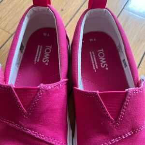 TOMS Kids Fuchsia Slip-On Sneakers
